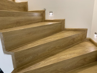  Vinylove schody bez nosu BUKOMA dub Gladstone hnedy